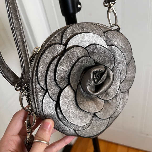 Fun Circle Flower Shoulder Bag - Picture 2 of 3